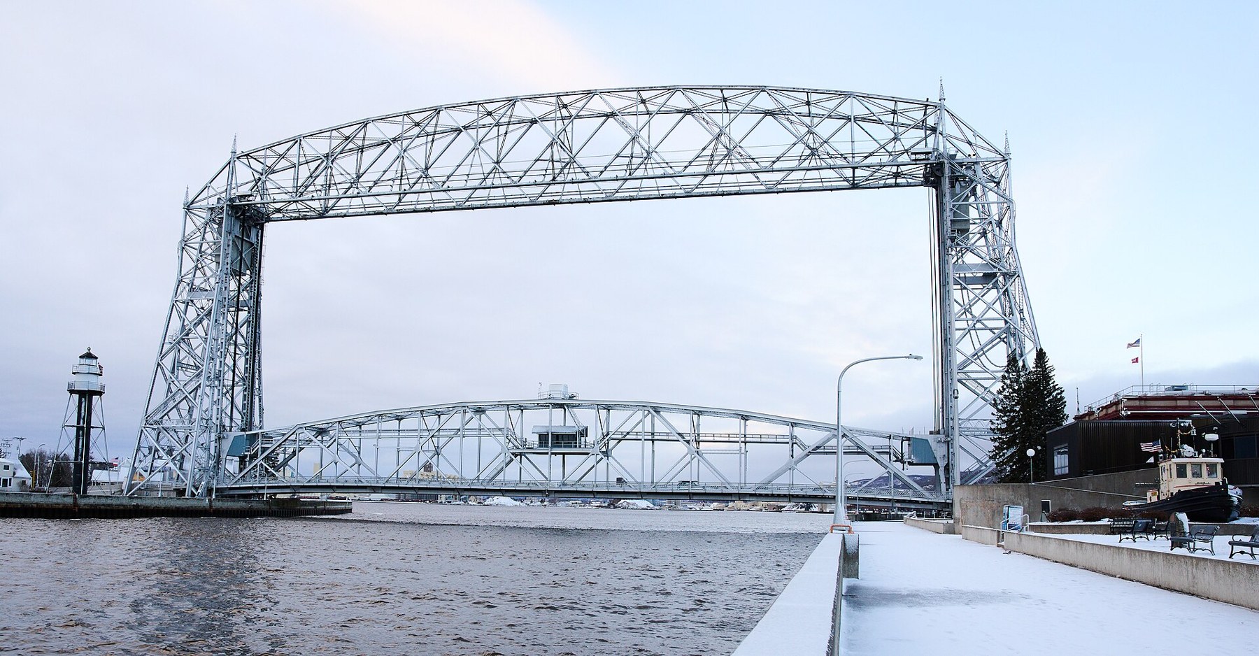 Duluth Aerial Lift Bridge viewed from Canal Park (2023-12-31 08:16:03)